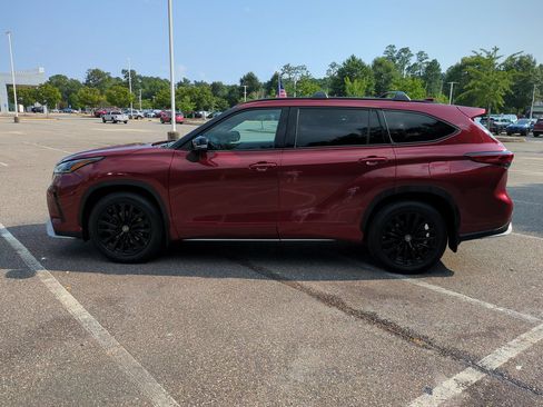 Used 2023 Toyota Highlander XSE AWD/4WD image 7