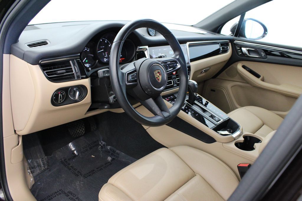 Used 2024 Porsche Macan AWD/4WD image 4