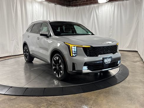 Certified 2025 Kia Sorento EX w/ Panoramic Sunroof Package AWD/4WD image 10