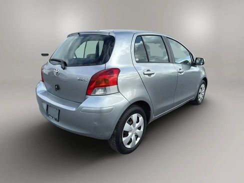 Used 2010 Toyota Yaris 4-Door Hatchback image 7