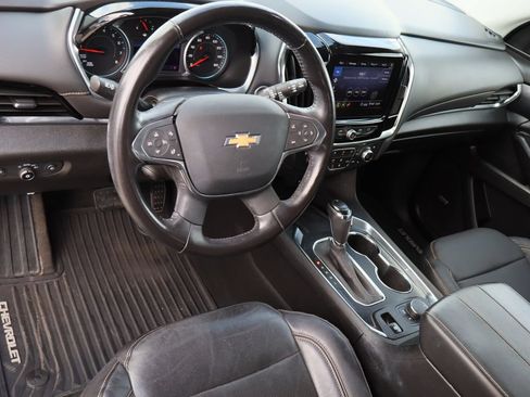 Used 2020 Chevrolet Traverse Premier FWD image 11