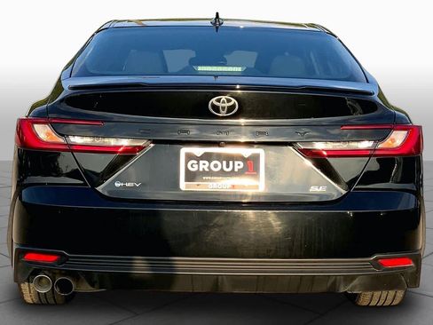 Used 2025 Toyota Camry SE FWD image 5