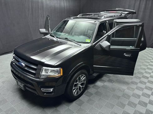 Used 2015 Ford Expedition XLT w/ Equipment Group 202A AWD/4WD image 18