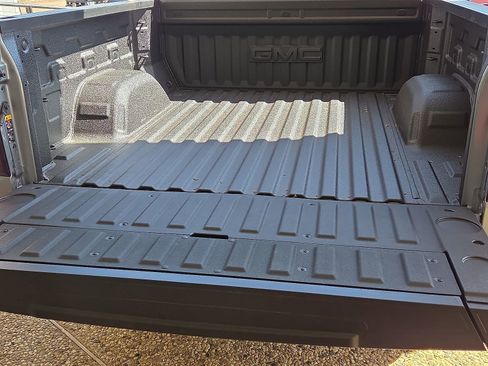 New 2026 GMC Sierra 1500 SLT AWD/4WD image 5