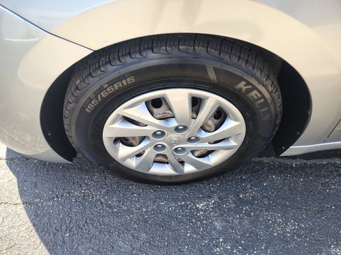 Used 2020 Hyundai Elantra SE FWD image 5