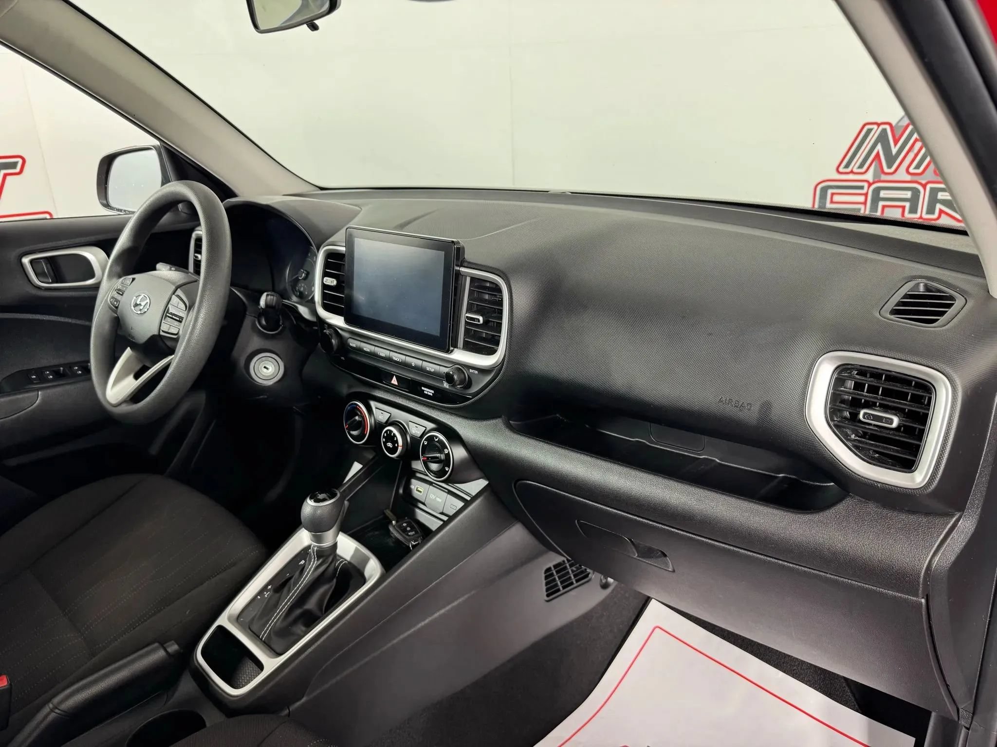 Used 2022 Hyundai Venue SE w/ Cargo Package FWD image 24