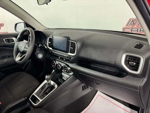 Used 2022 Hyundai Venue SE w/ Cargo Package FWD image 24