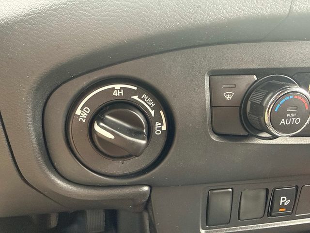 Used 2022 Nissan Frontier PRO-4X w/ Technology Package AWD/4WD image 21