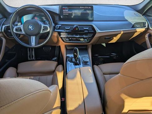 Used 2022 BMW 530e w/ Premium Package image 20