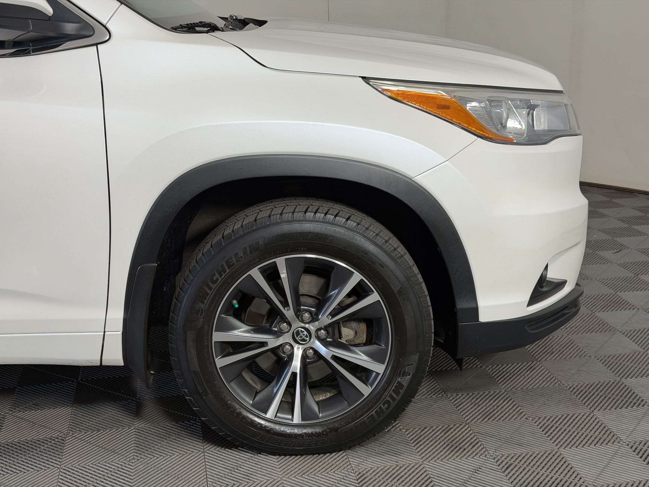 Used 2016 Toyota Highlander XLE AWD/4WD image 13