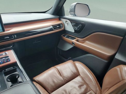 Used 2021 Lincoln Aviator Reserve w/ Equipment Group 208A image 12