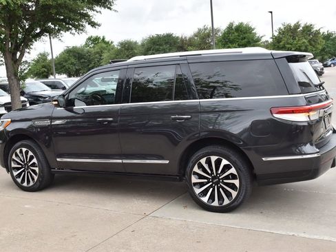 Used 2024 Lincoln Navigator Reserve AWD/4WD image 11