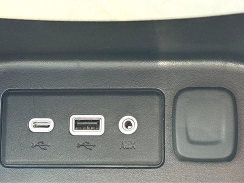 Used 2023 Chevrolet Equinox LS w/ LS Convenience Package image 8