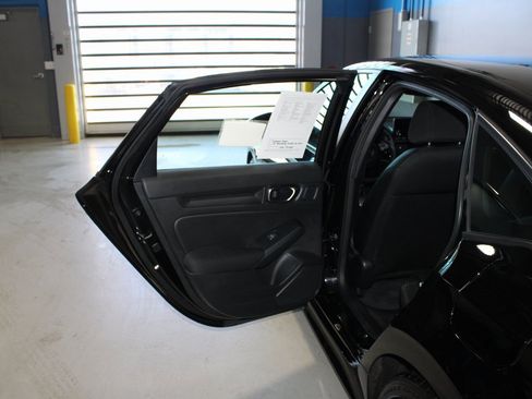 Used 2025 Honda Civic Sport image 18