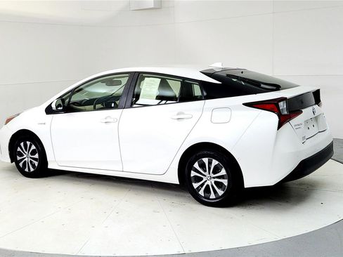 Certified 2019 Toyota Prius XLE image 4