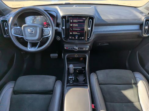 Used 2020 Volvo XC40 T4 R-Design image 20