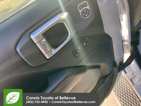 Used 2022 Jeep Gladiator Overland image 11