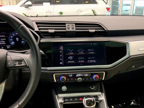 Used 2020 Audi Q3 2.0T Premium w/ Convenience Package image 7