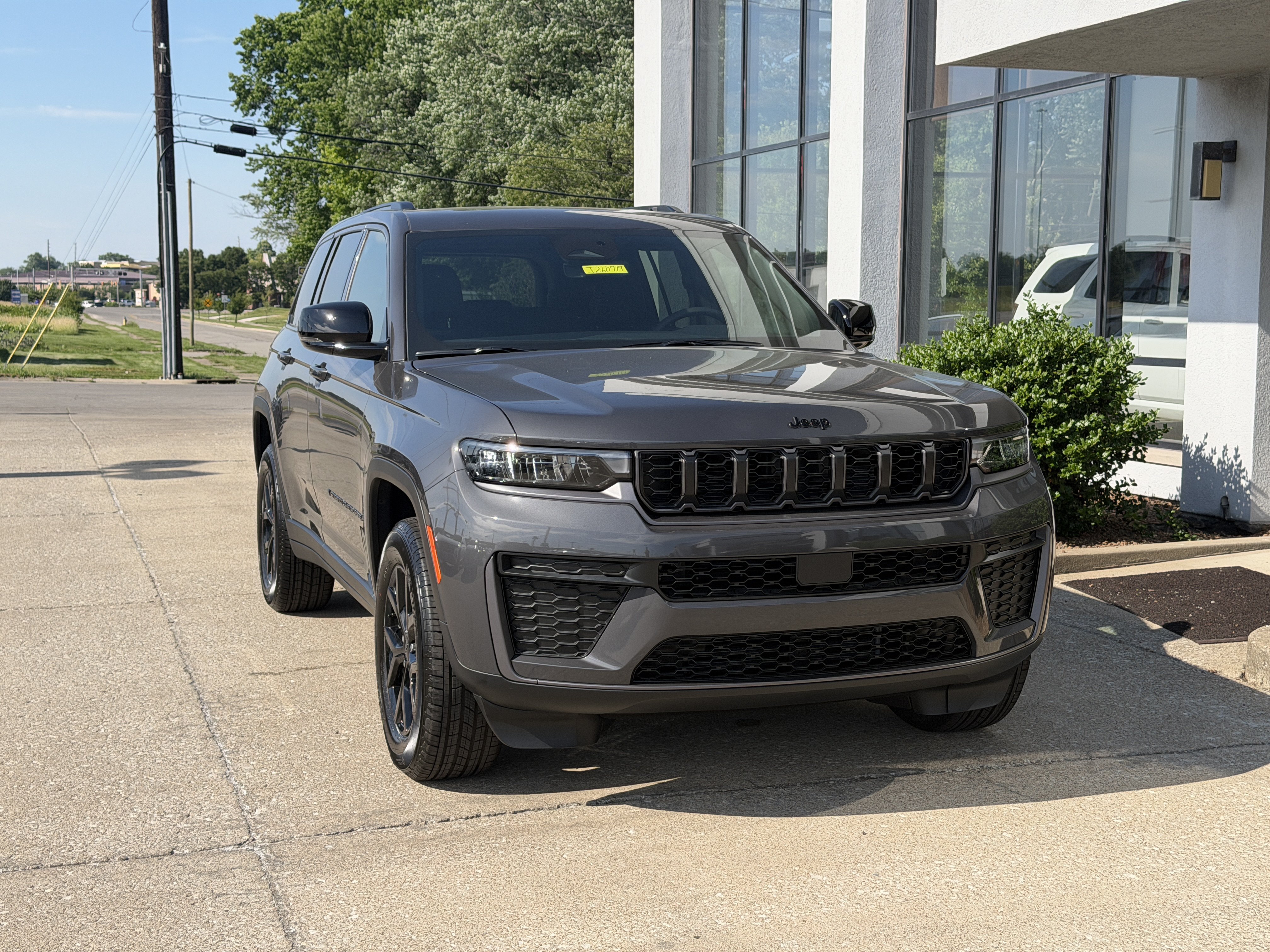 New 2026 Jeep Grand Cherokee Altitude AWD/4WD image 18