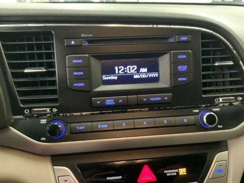 Used 2018 Hyundai Elantra SE FWD image 16