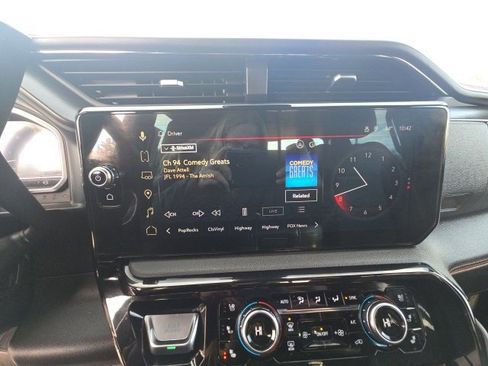 Used 2024 GMC Sierra 2500 AT4 w/ AT4 Preferred Package image 12