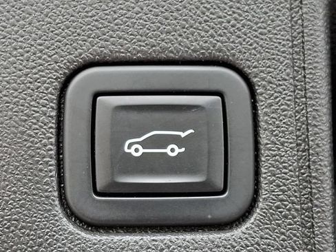 Used 2022 GMC Terrain SLE w/ Driver Convenience Package AWD/4WD image 29