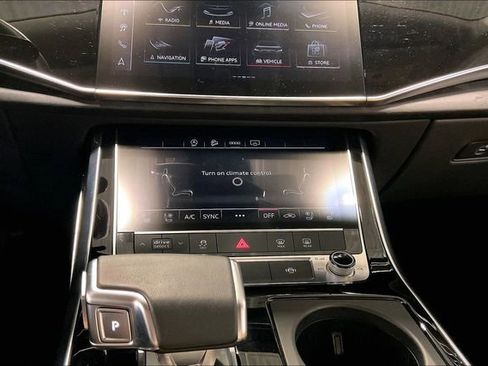 Used 2025 Audi Q8 Premium Plus w/ Premium Plus Package image 32