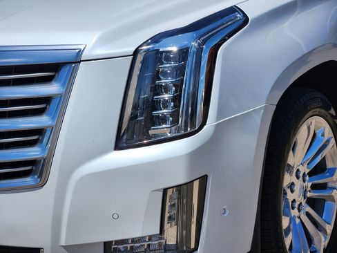 Used 2020 Cadillac Escalade ESV Platinum AWD/4WD image 6