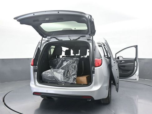 New 2026 Chrysler Voyager LX image 71
