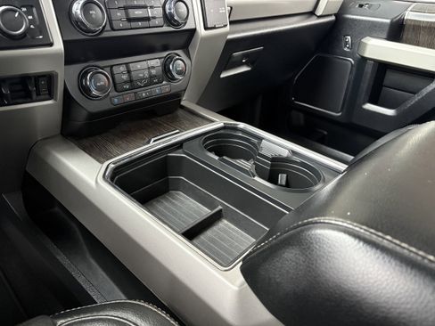 Used 2020 Ford F250 Lariat w/ Lariat Value Package AWD/4WD image 37