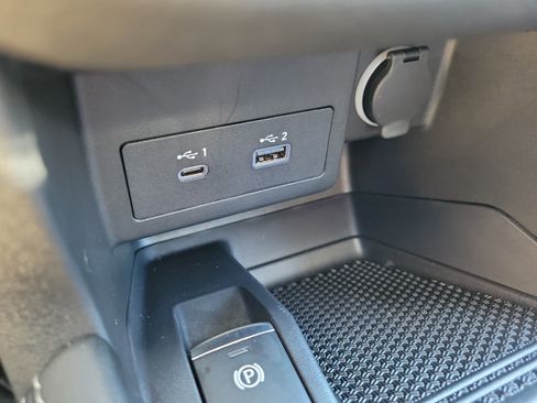 Used 2023 Nissan Kicks SV image 34