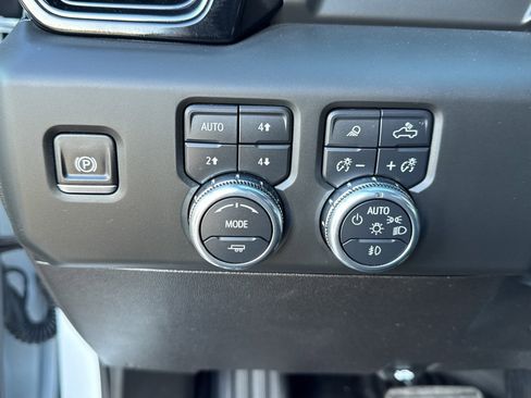 Used 2025 GMC Sierra 2500 AT4 image 10