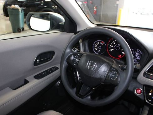 Used 2018 Honda HR-V EX image 21