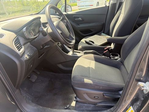 Used 2020 Chevrolet Trax LS AWD/4WD image 11
