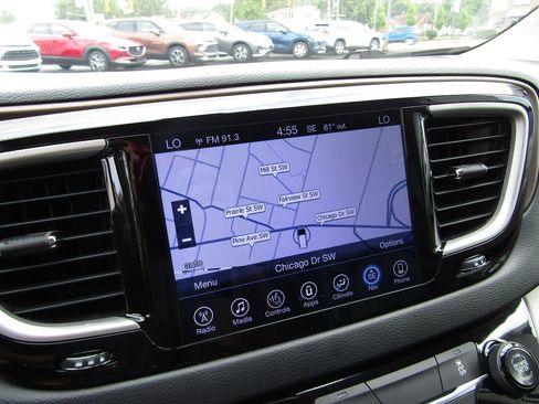 Used 2017 Chrysler Pacifica Touring-L image 16