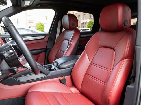 Certified 2023 Porsche Cayenne Platinum Edition AWD/4WD image 5