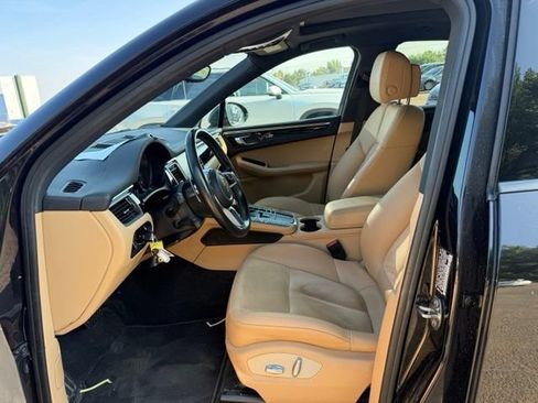 Used 2018 Porsche Macan AWD/4WD image 15