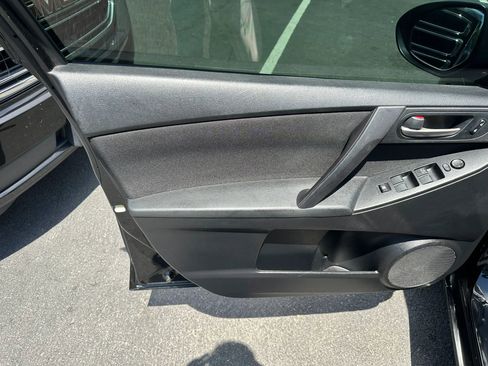 Used 2011 MAZDA MAZDA3 i Touring FWD image 21