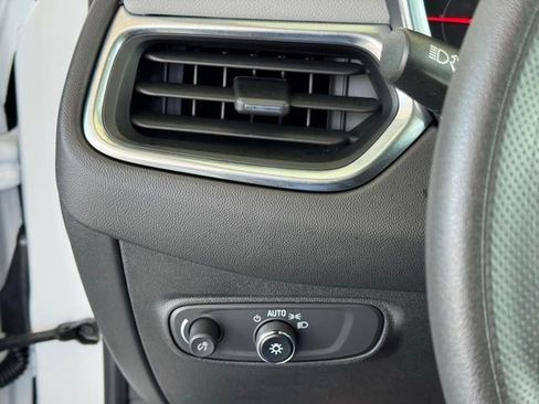 Used 2022 Chevrolet Equinox LS image 34