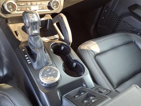 Used 2025 Ford Bronco Badlands AWD/4WD image 13