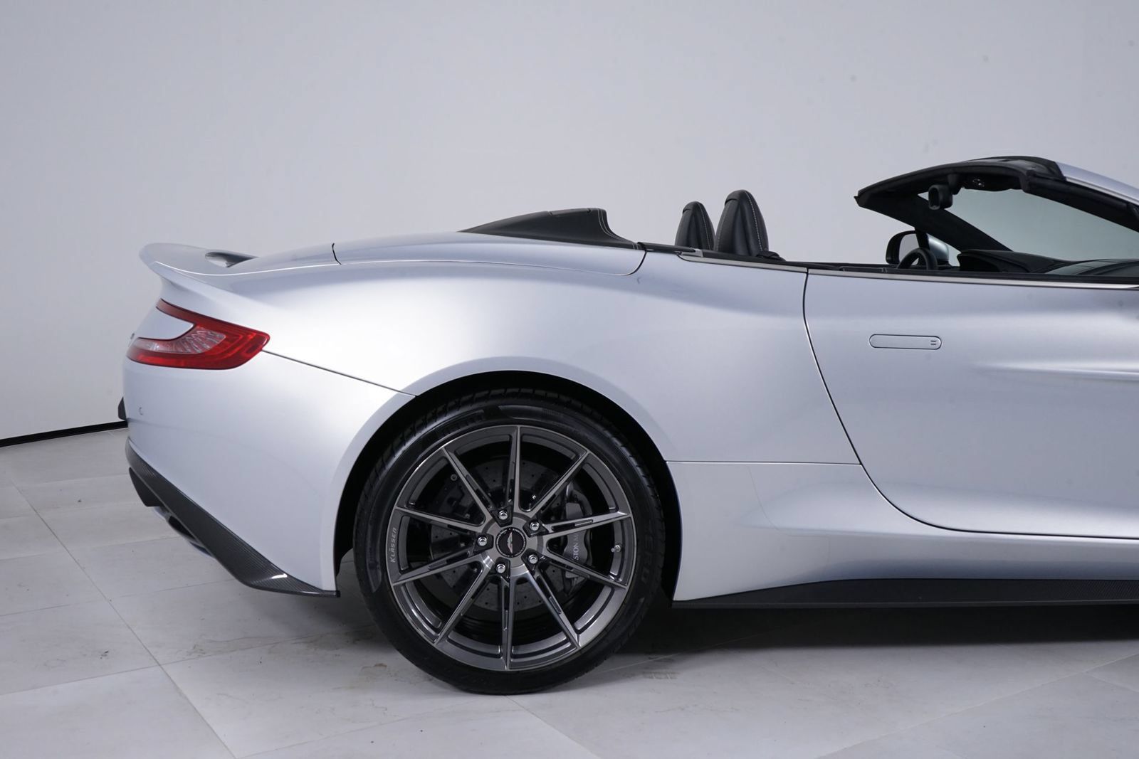 Used 2016 Aston Martin Vanquish Volante RWD image 13