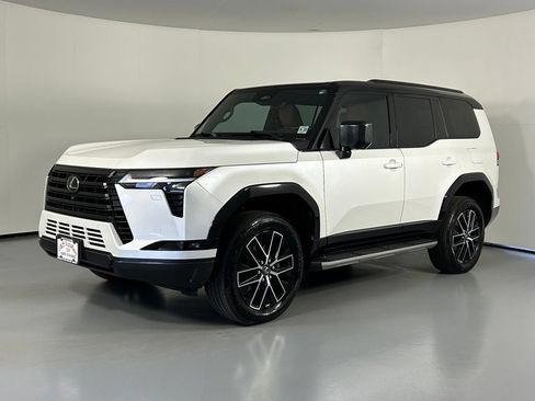 Used 2024 Lexus GX 550 w/ Accessory Package (Z1) AWD/4WD image 3