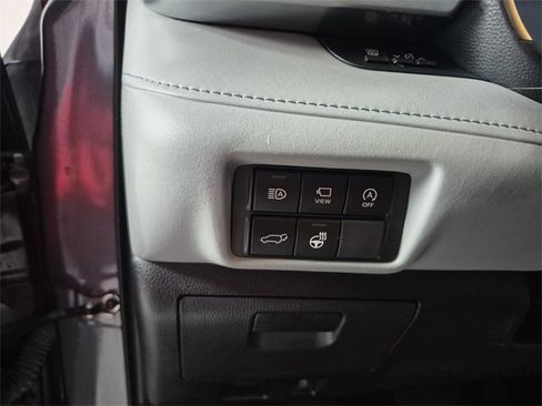 Used 2023 Toyota Highlander Platinum image 19