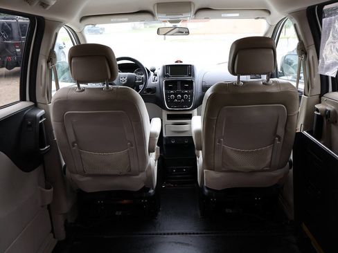Used 2017 Dodge Grand Caravan SE w/ Power Window Group FWD image 18