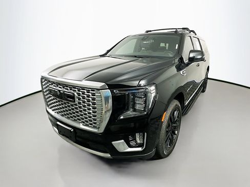 Used 2021 GMC Yukon XL Denali AWD/4WD image 3