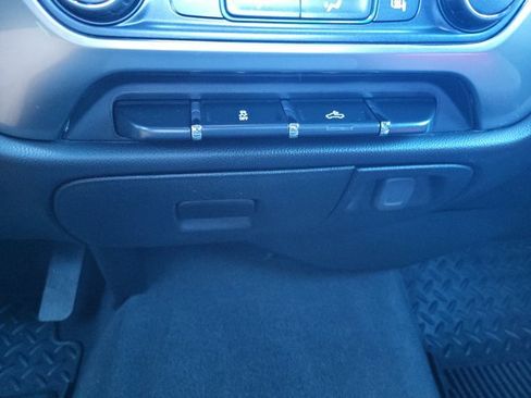 Used 2019 Chevrolet Silverado 1500 LT RWD image 34