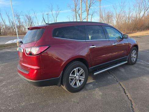 Used 2017 Chevrolet Traverse LT image 3
