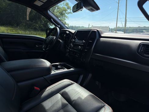Used 2020 Nissan Titan PRO-4X w/ Pro-4x Convenience Package AWD/4WD image 19