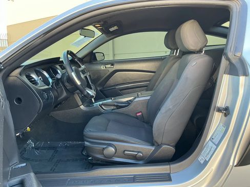 Used 2014 Ford Mustang Coupe RWD image 9