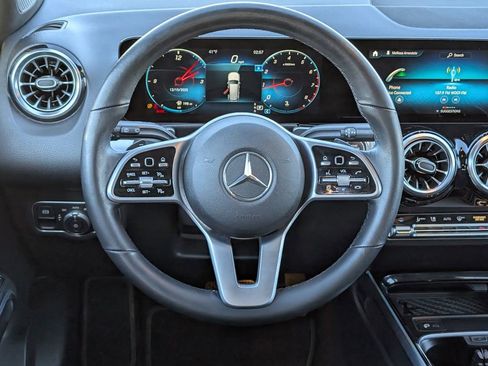 Used 2022 Mercedes-Benz GLB 250 GLB 250 image 15